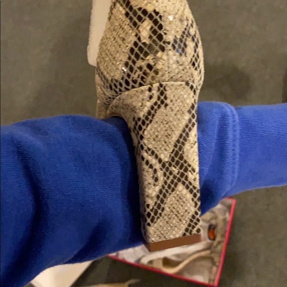 FLASH SALE Vince Camuto Bendiva Snakeprint Heels - Picture 11 of 12